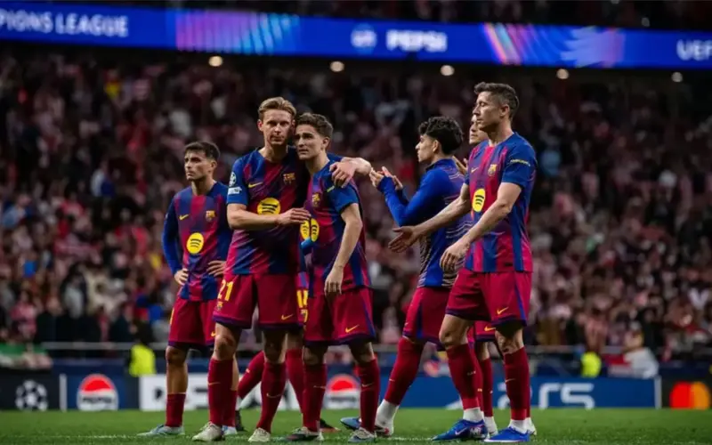 عرض مفاجئ يهدد استمرار لاعب برشلونة مع الفريق